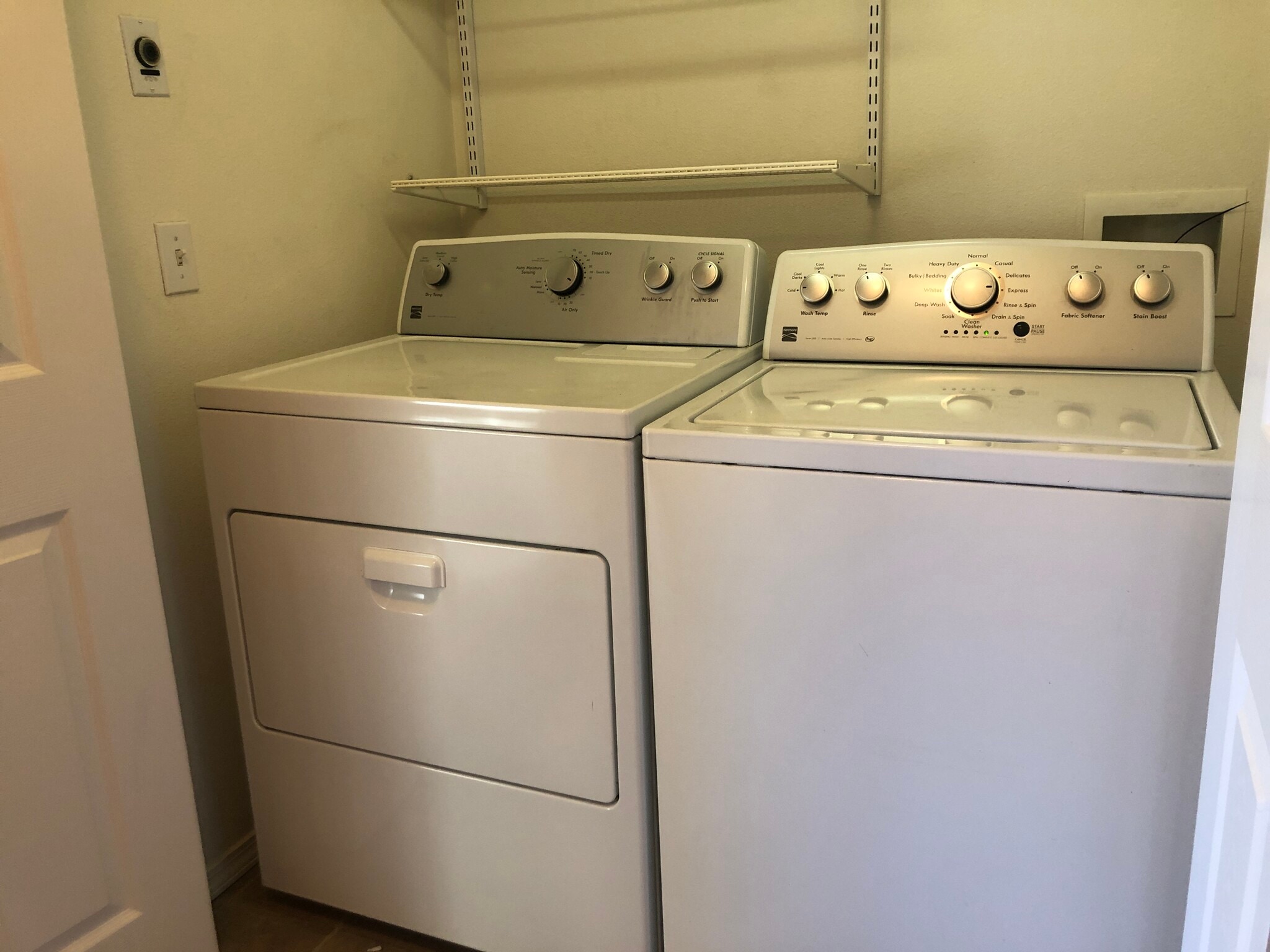 Building Photo - 1124 SW Lost Trail Dr