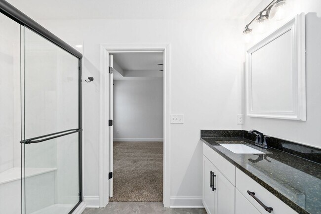 Building Photo - Pet Friendly Three Bedroom with Bonus!