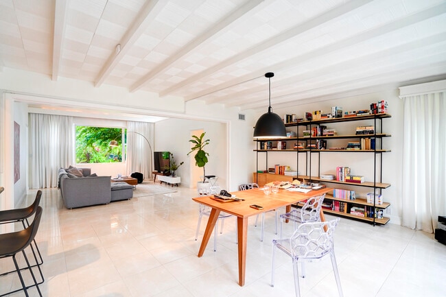 Building Photo - 216 32nd St