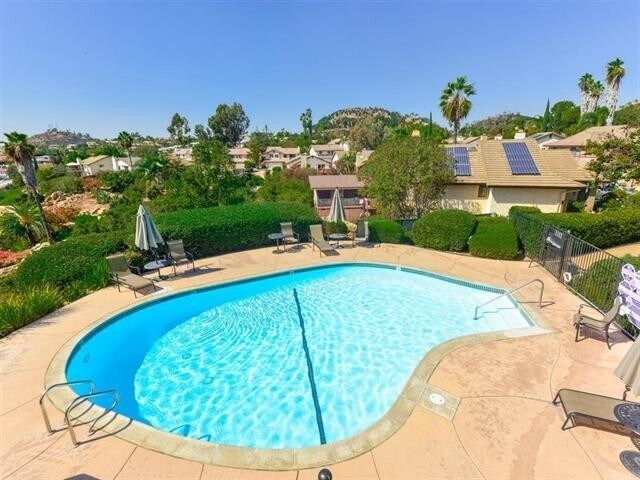 Building Photo - Remodeled Home in Cimarron with Amazing Vi...