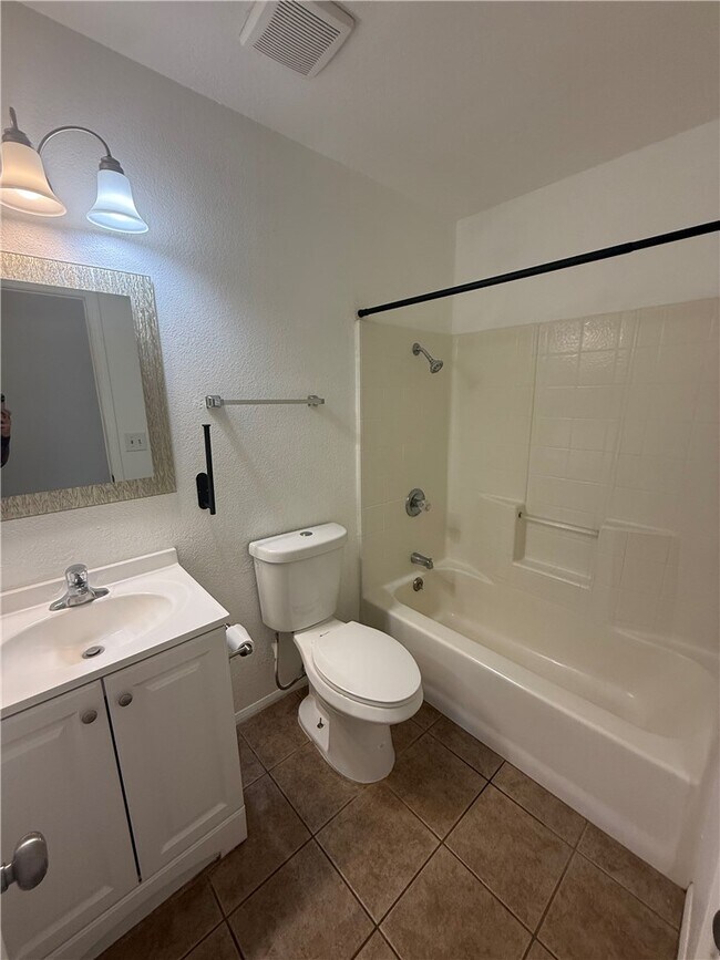 Building Photo - 2529 Simms Ave