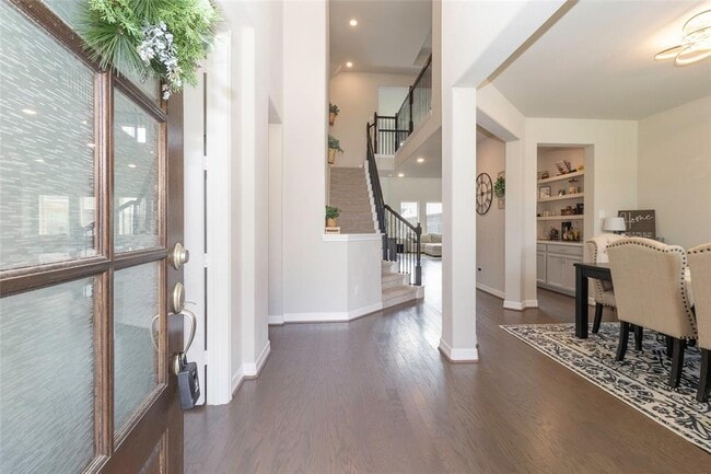 Building Photo - 3010 Flora Manor Dr
