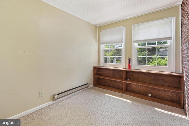 Building Photo - 5203 Elsmere Ave