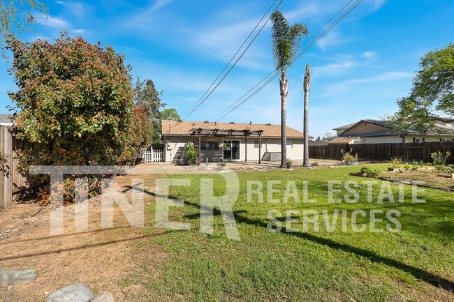 Building Photo - 9024 Leatham Ave