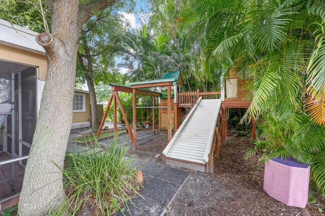 Building Photo - 303 Lang Rd