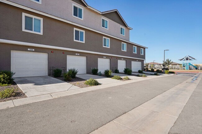 Building Photo - 12570 N Cotton Ln