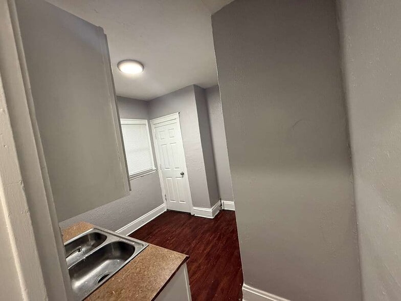 Building Photo - 392 E 147th St