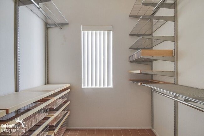 Building Photo - Immaculate 3Bdm 2.5Ba Townhouse with  2-Car Garage