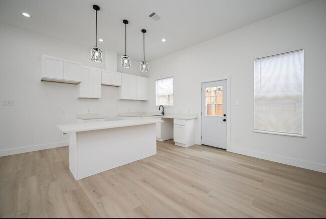 Building Photo - 8203 Sparta St