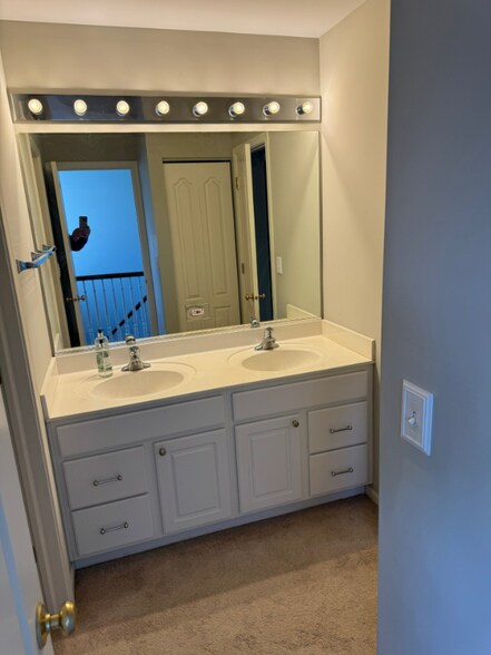 Building Photo - 516 Heritage Ct