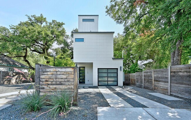 Building Photo - 1183 Oak Grove Ave