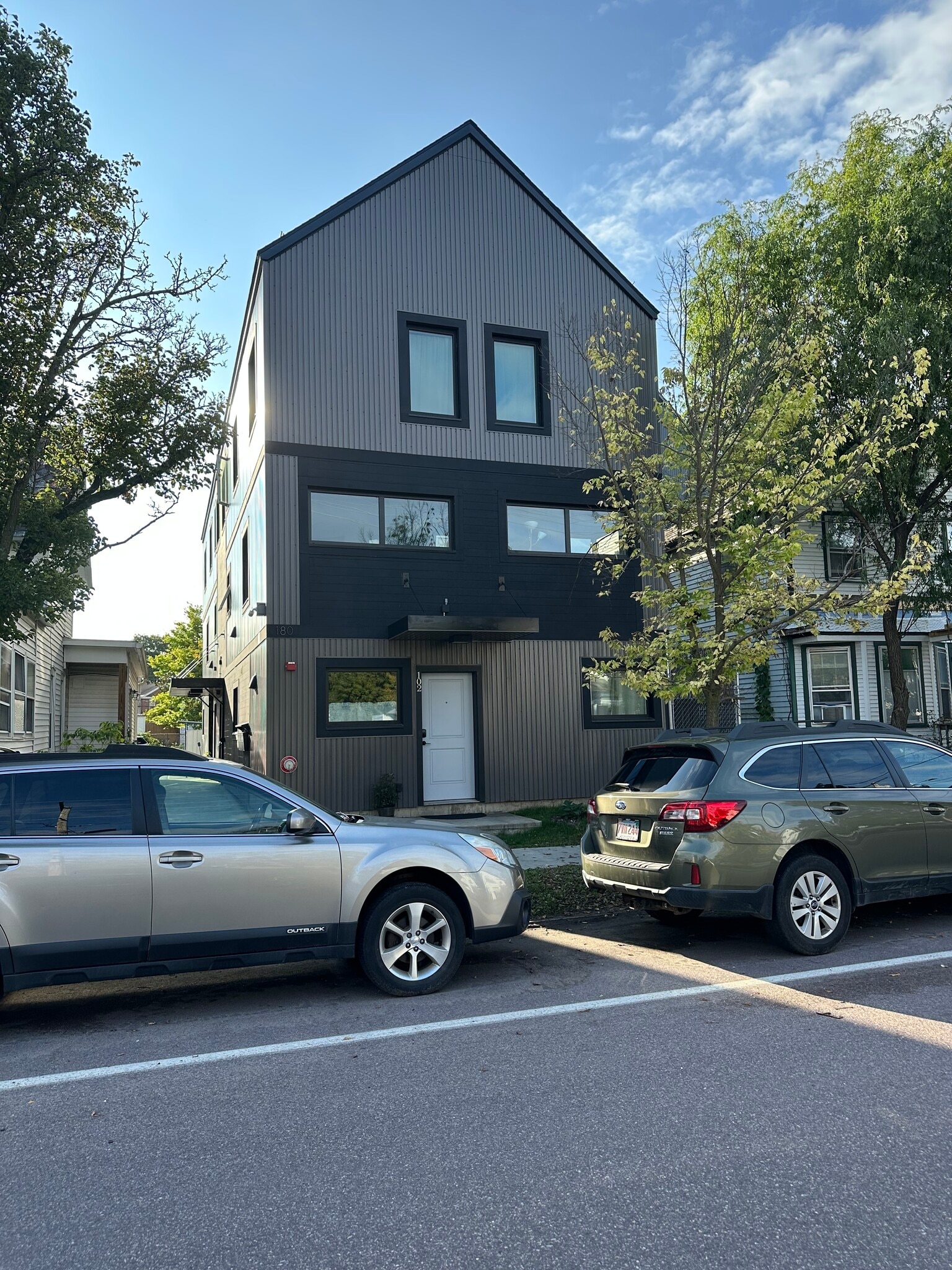 Building Photo - 180 N Winooski Ave