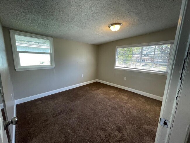 Building Photo - 10204 N Edison Ave