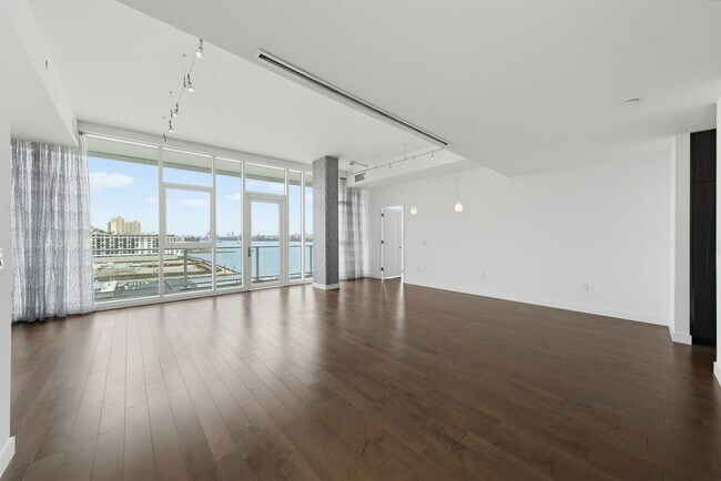 Building Photo - 800 Ave at Port Imperial