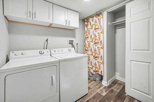 Building Photo - Spacious 1 Bed 1 Bath in the heart of Aurora!