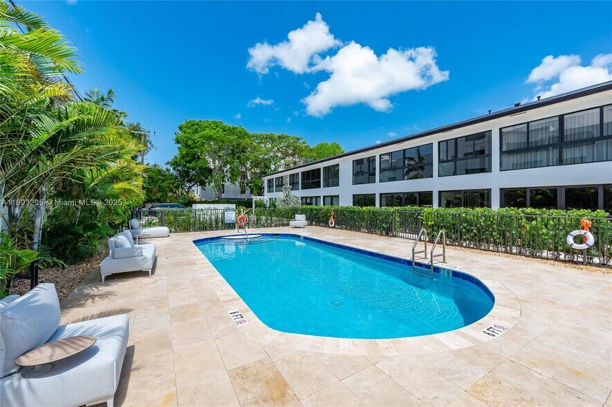 Building Photo - 204 Sunrise Dr