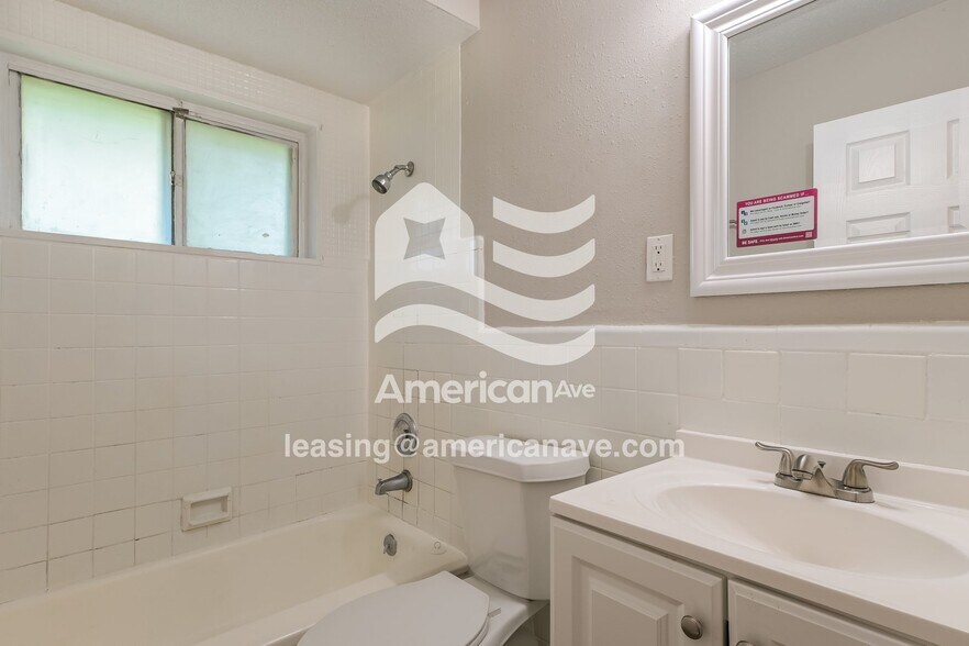 Building Photo - 10156 Ventura Dr