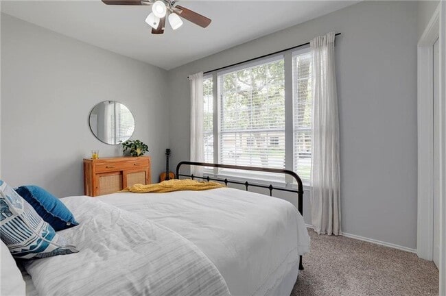 Building Photo - 1705 Azalea Dr