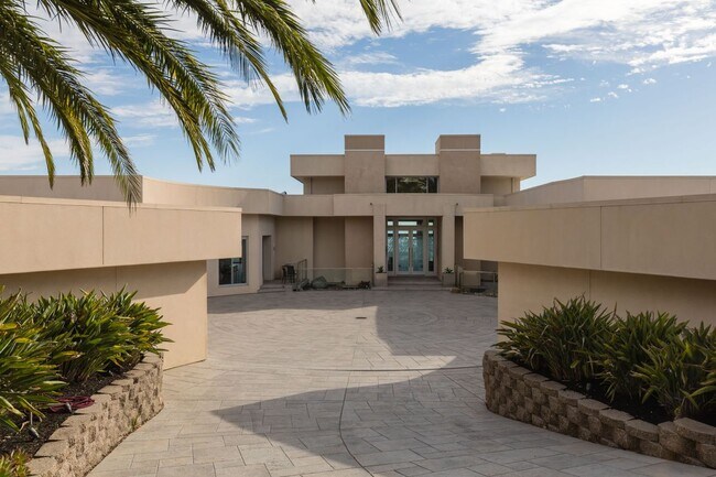 Building Photo - 13367 Campus Dr