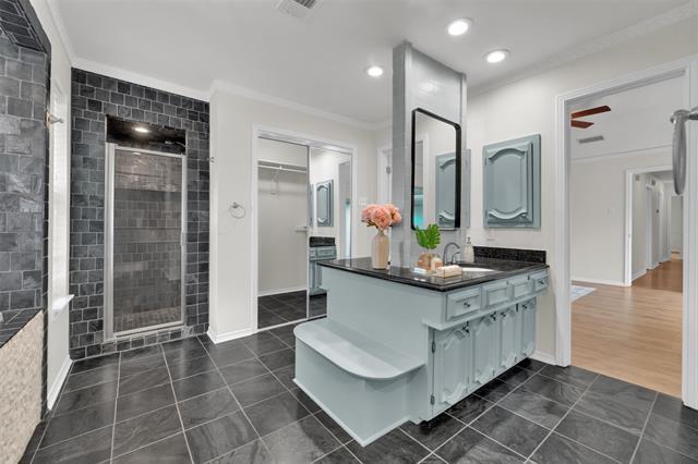 Building Photo - 9511 Robin Meadow Dr