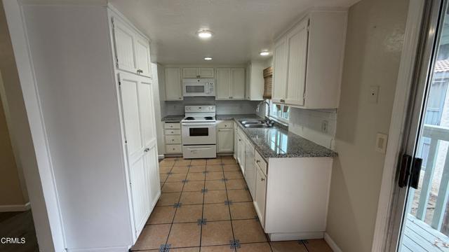 Building Photo - 116 E Ventura St