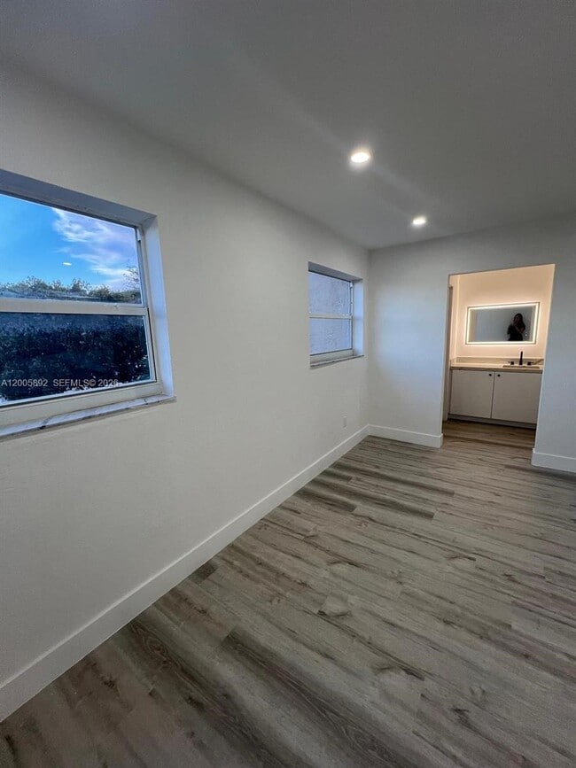 Building Photo - 3632 SW 112th Ave