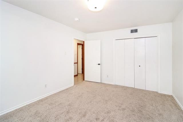 Building Photo - 7610 Meadow Oaks Dr