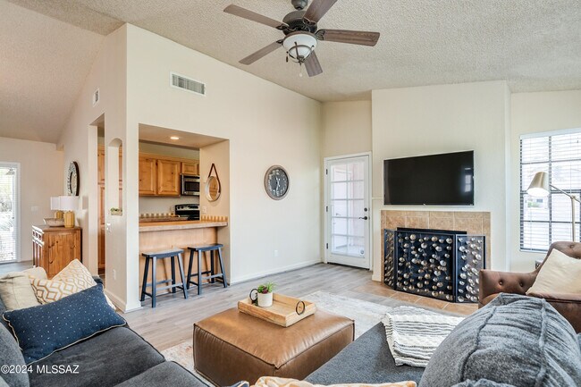 Building Photo - 6441 N Tierra De Las Catalinas