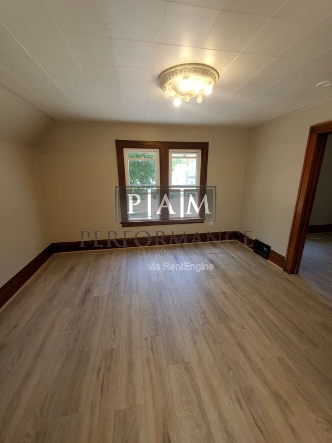 Building Photo - 1120 S 56th St