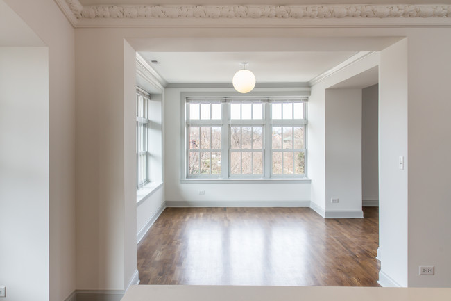 Dining/Living room - 5100 S. Ellis Avenue