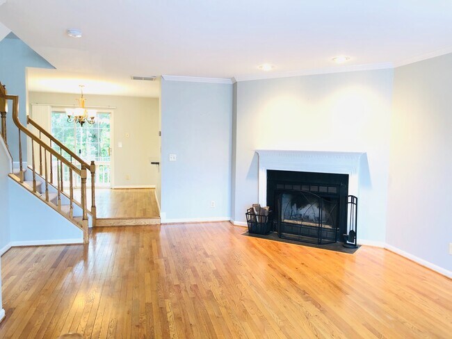 Building Photo - STAFFORD TOWNHOUSE - HANDY TO QUANTICO, SH...