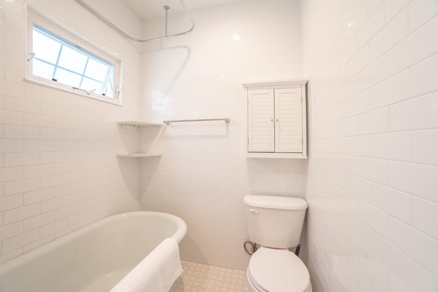 Building Photo - 2920 Manhattan Ave