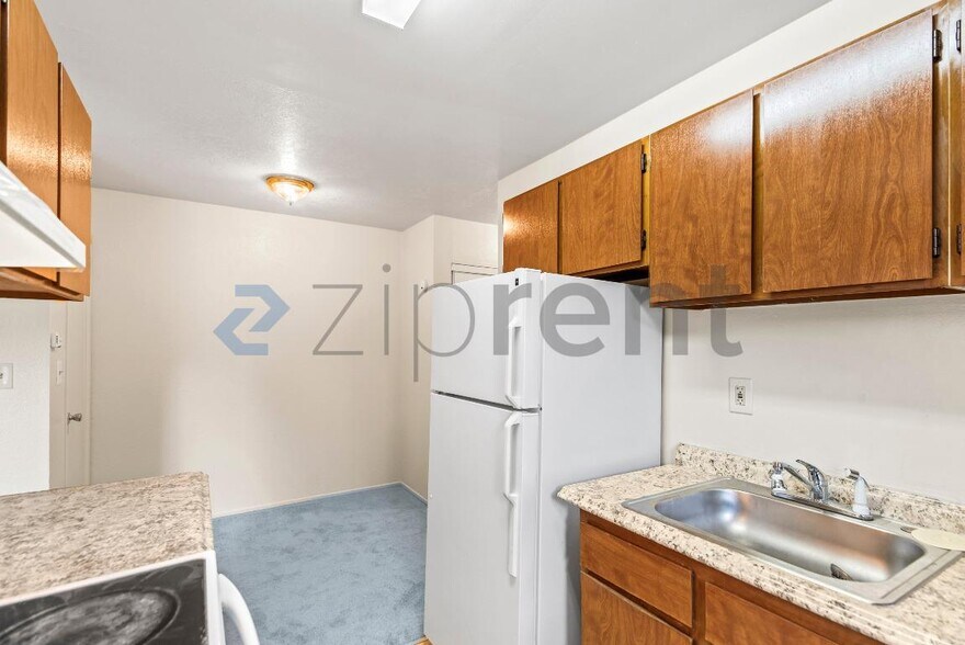 Building Photo - 1185 Meadow Ln