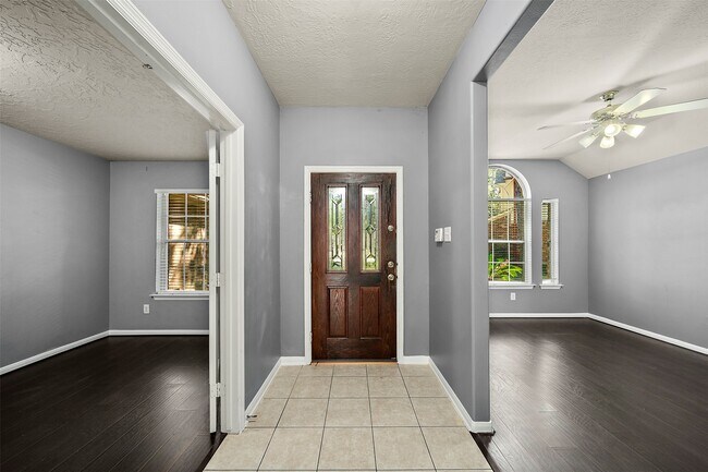 Building Photo - 10 S Willow Point Cir