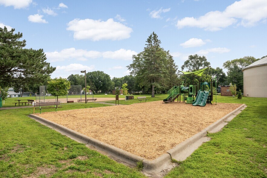 Building Photo - 2820 Idaho Ave S