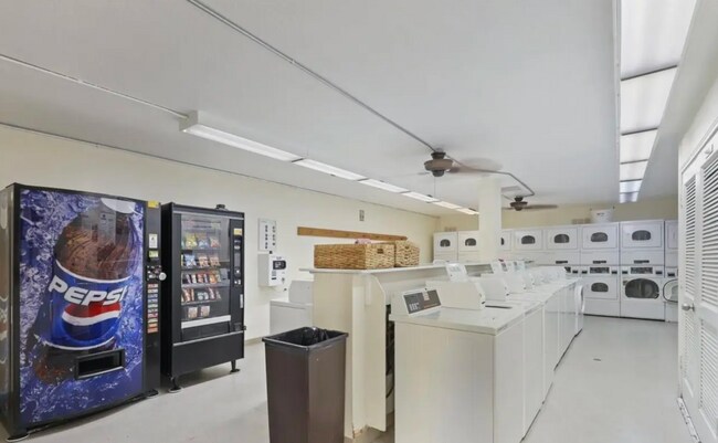 SHARED LAUNDRY - 1615 Hotel Cir S