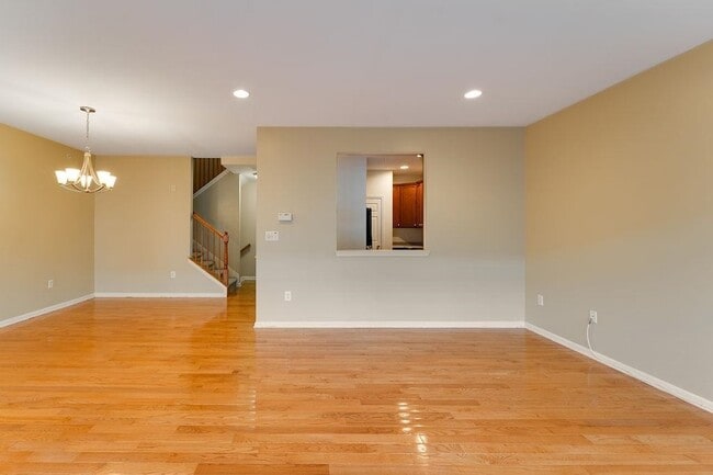 Building Photo - 6 Carpenter Ct