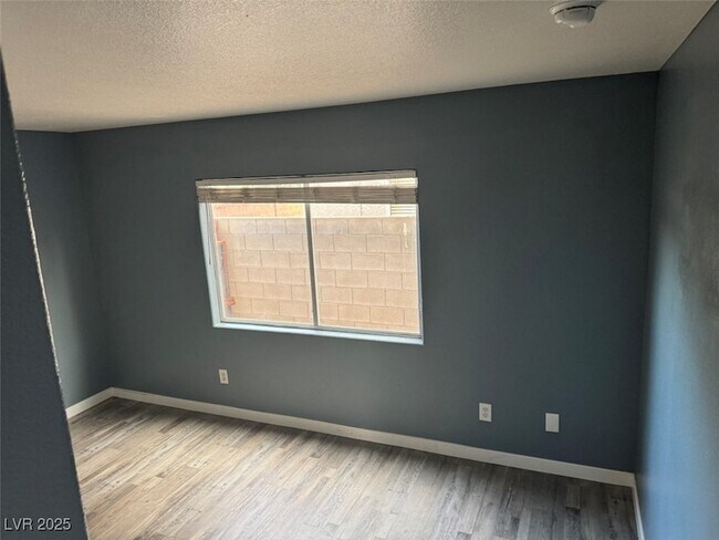 Building Photo - 4030 E Carey Ave