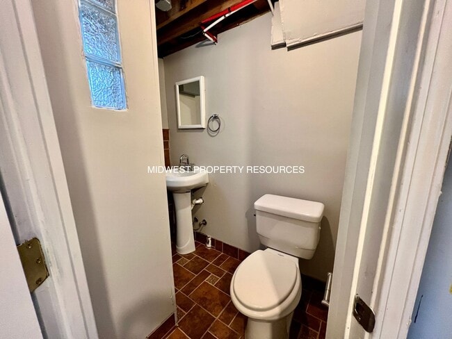 Building Photo - Beautiful home, conveniently located in Bl...
