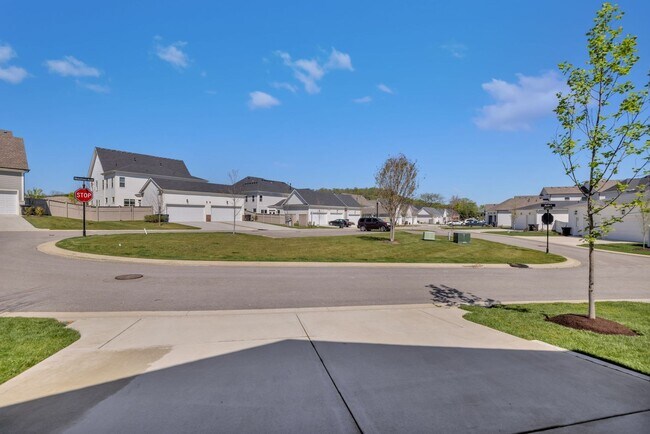 Building Photo - 3 bedroom home with 3.5 bathrooms and 2 Car Garage