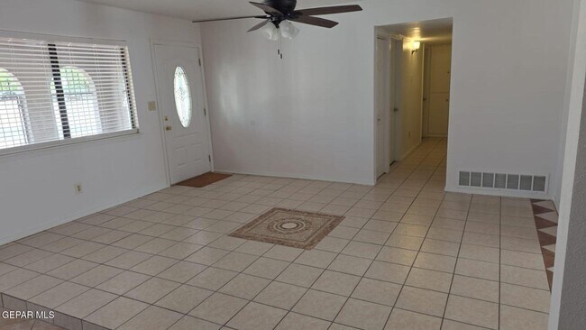 Building Photo - 316 S 6th St