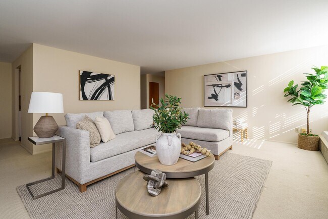 Building Photo - 1000 Urlin Ave