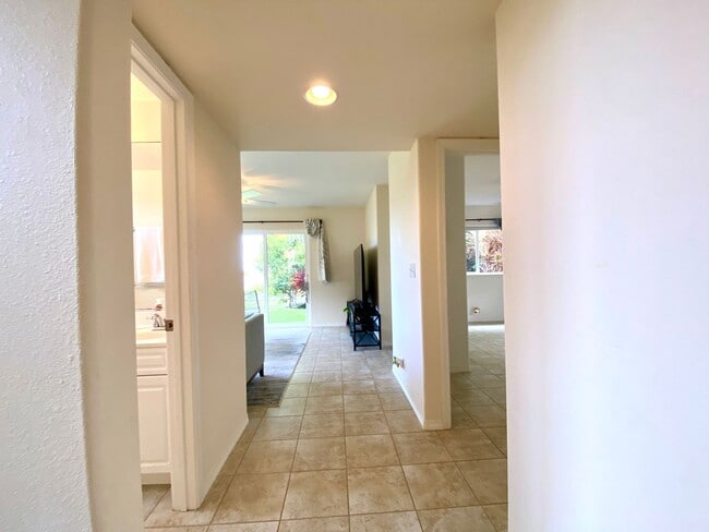 Building Photo - 75-654-654 Lalii Pl