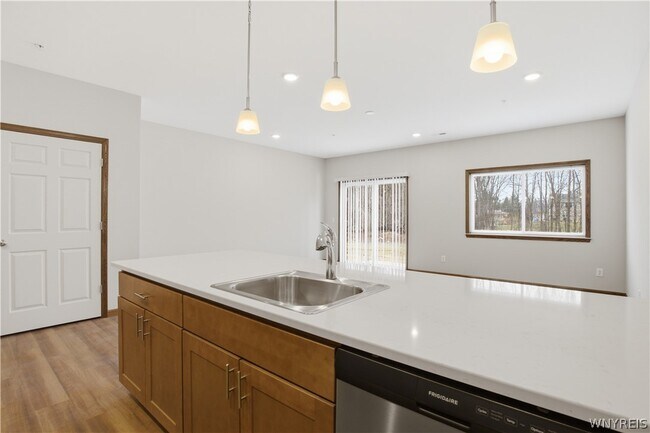 Building Photo - 1130 Orchard Park Rd