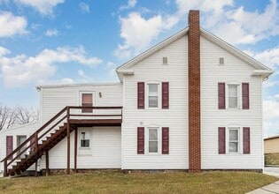 Building Photo - 2nd floor Apartment