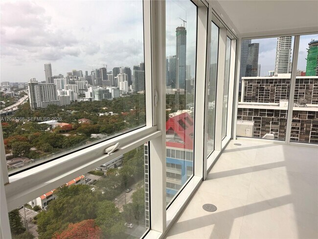 Building Photo - 2101 Brickell Ave