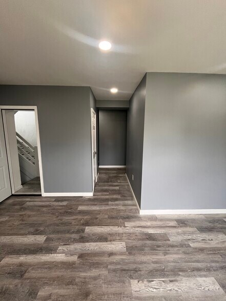 Building Photo - 5564 Hebert St