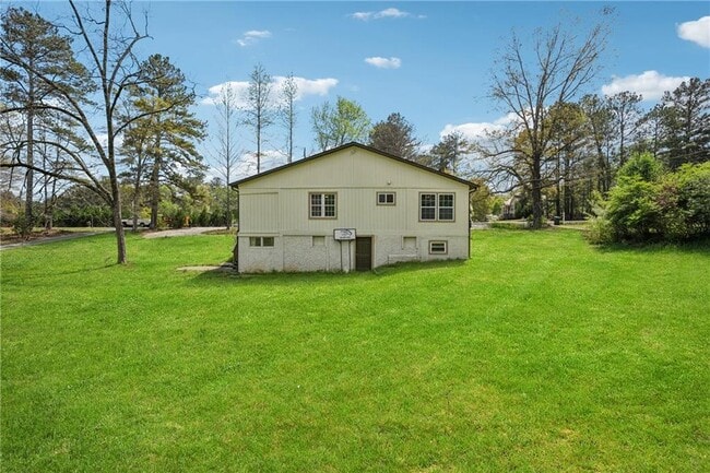 Building Photo - 961 Old Conyers Rd