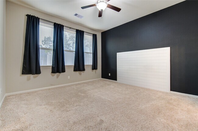 Building Photo - 16855 Big Reed Dr