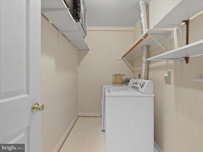 Building Photo - 7441 Heatherfield Ln
